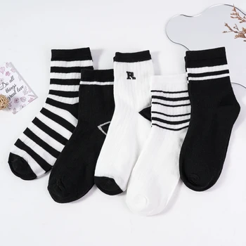 Женские носки, осенние простые повседневные Носки в черно-белую полоску с ворсом Для девочек, Дышащие, с вышивкой буквами, хлопок, Мягкий